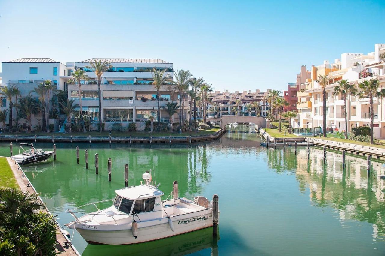 Polo Royale Waterfront Luxury Apt - 3 Terraces And Pool Sotogrande Exteriör bild