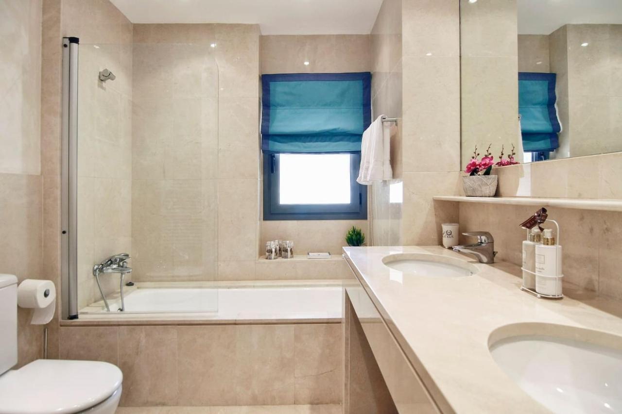 Polo Royale Waterfront Luxury Apt - 3 Terraces And Pool Sotogrande Exteriör bild